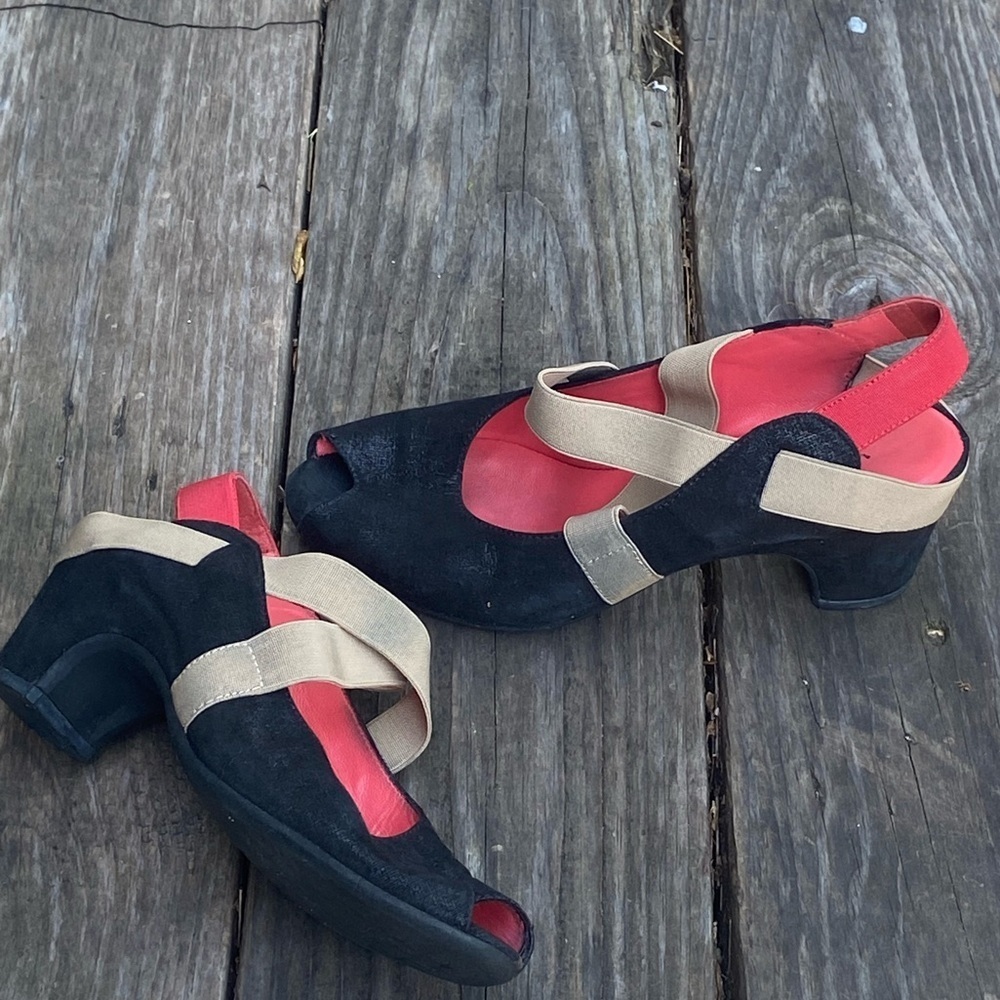 Pas De Rouge Peep-Toe Wedges